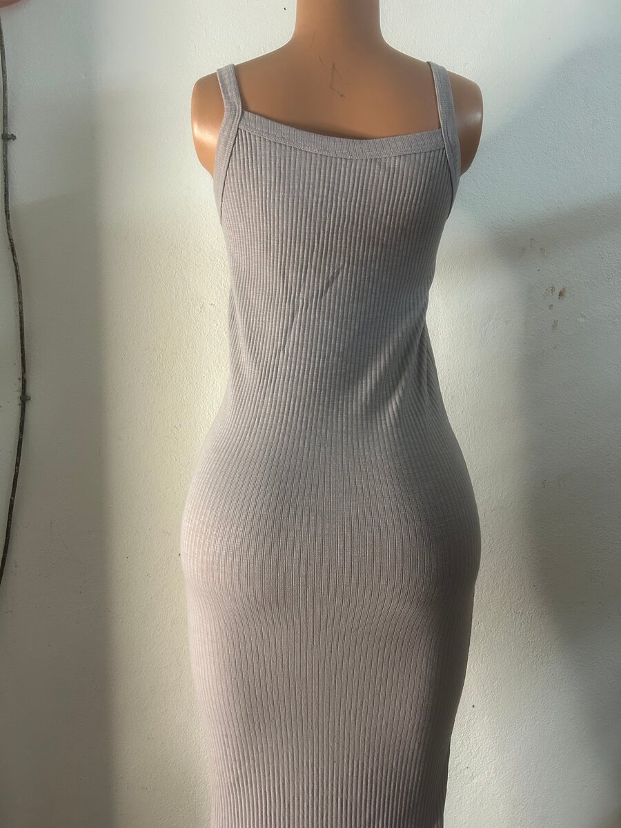 Robe moulante côtelée