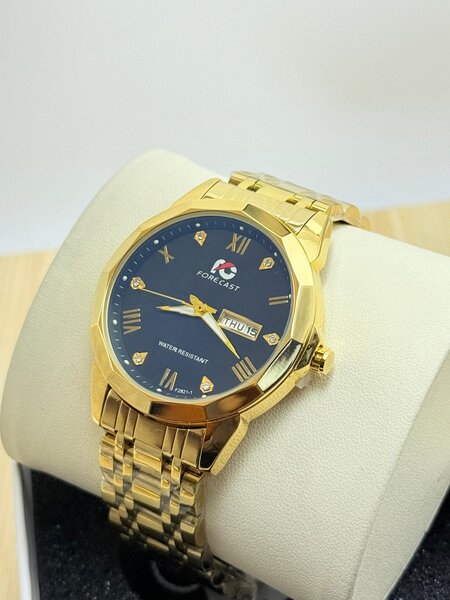 Montre élégante Forecast dorée