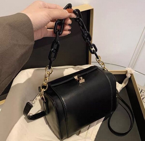 Sac à main élégant chaîne