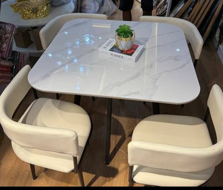 Table à manger moderne