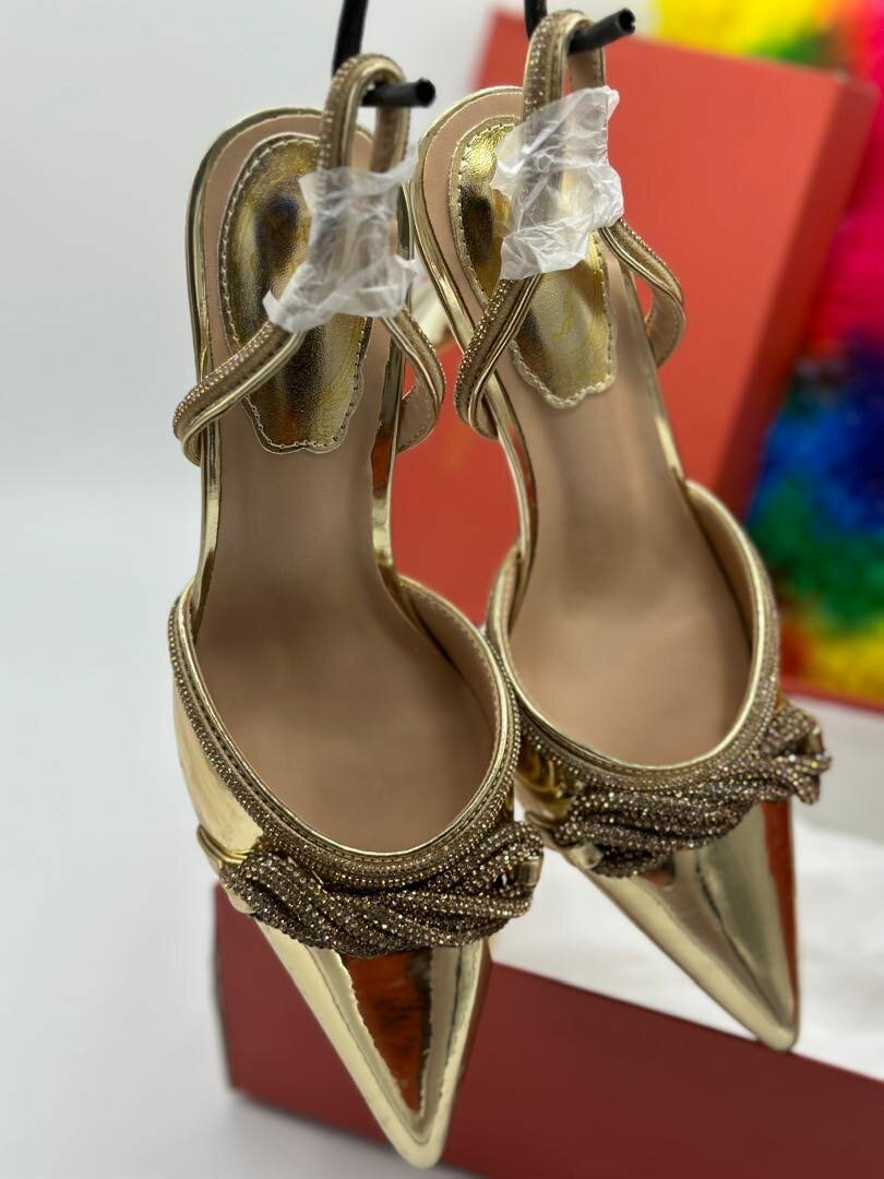 AFFORDABLE HEELS AND BAGS