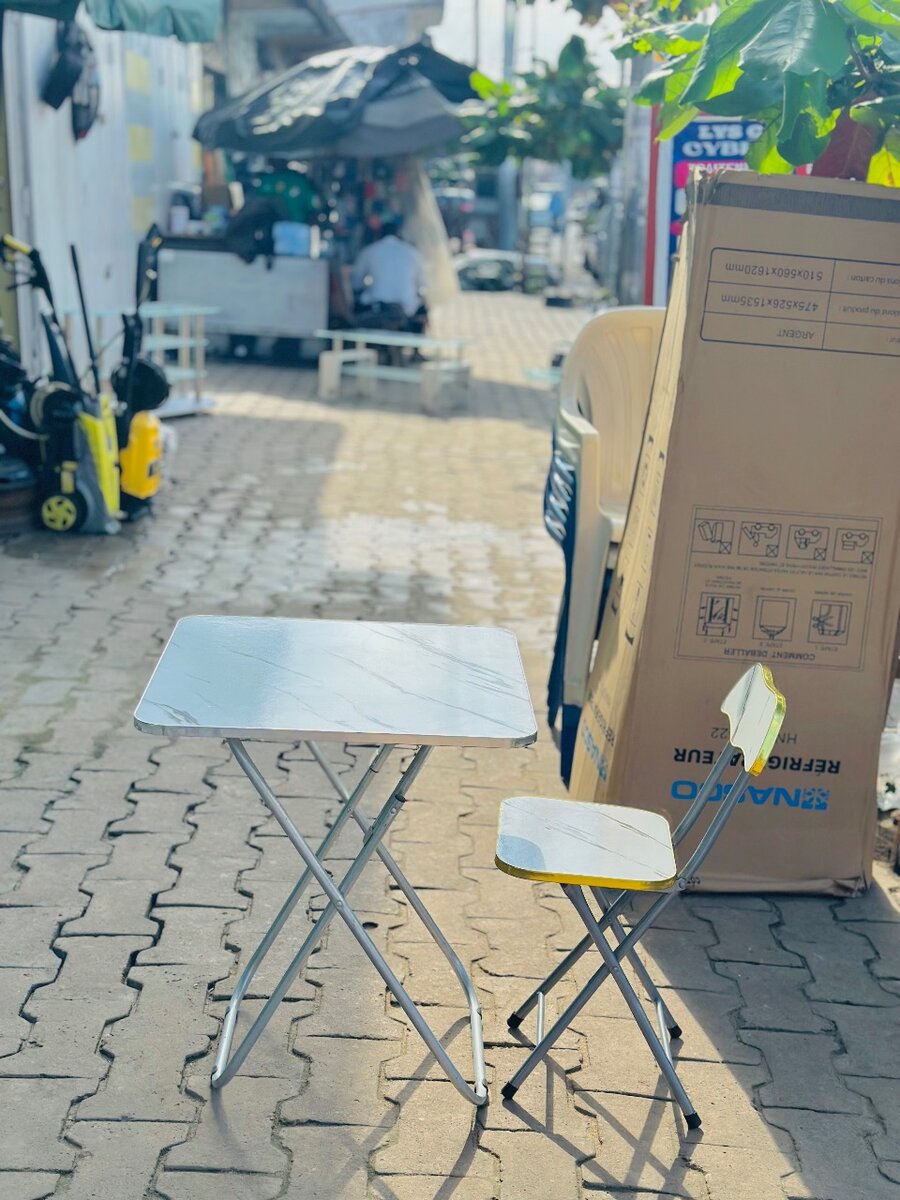 Table pliante avec chaise