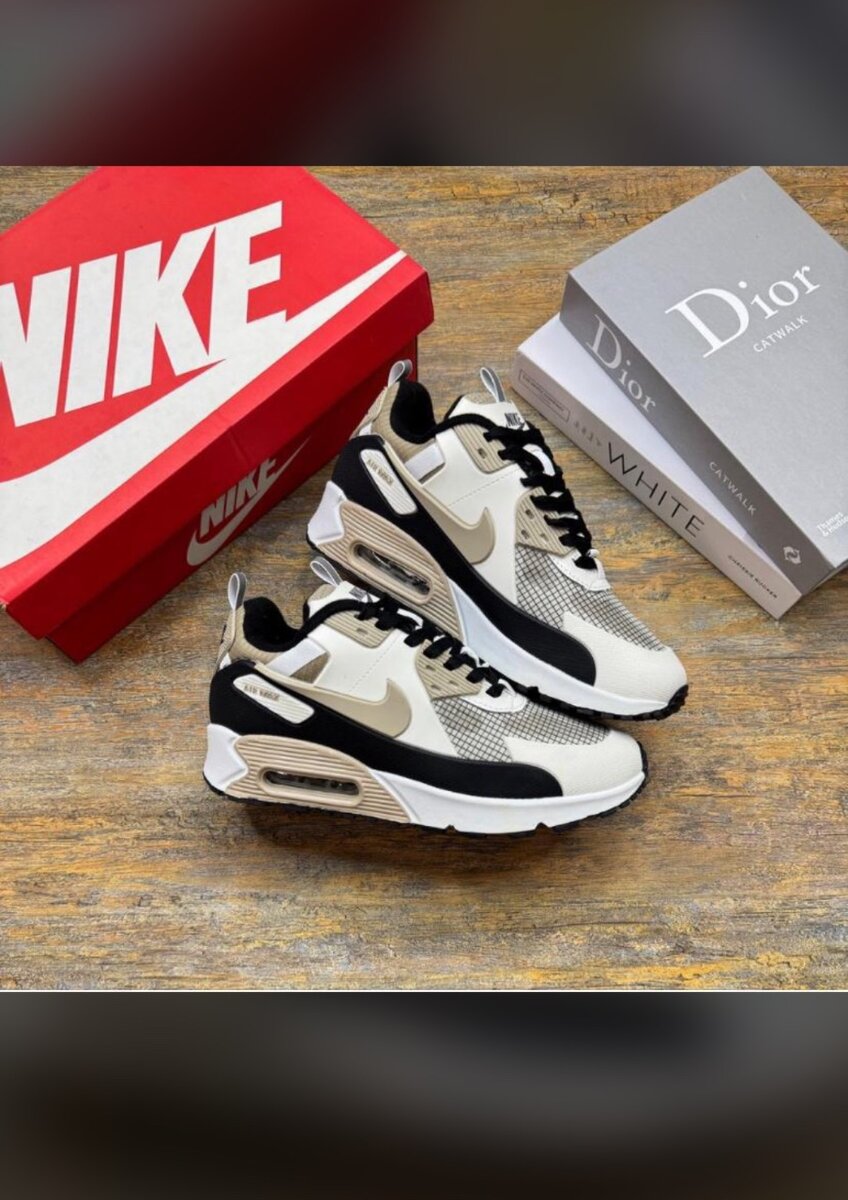 Nike Air Max 90 Sneakers