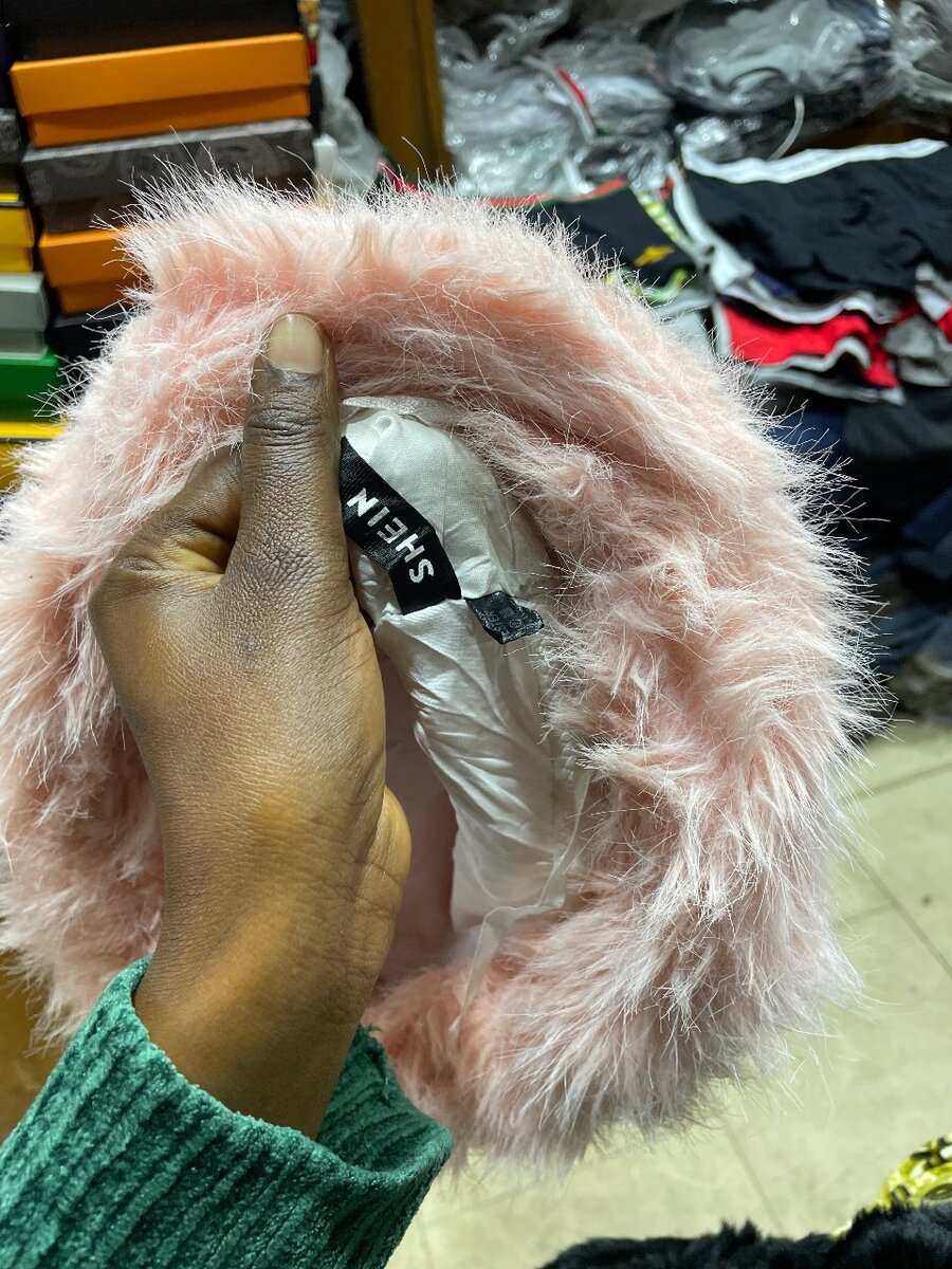 Chapeau en fourrure synthétique rose