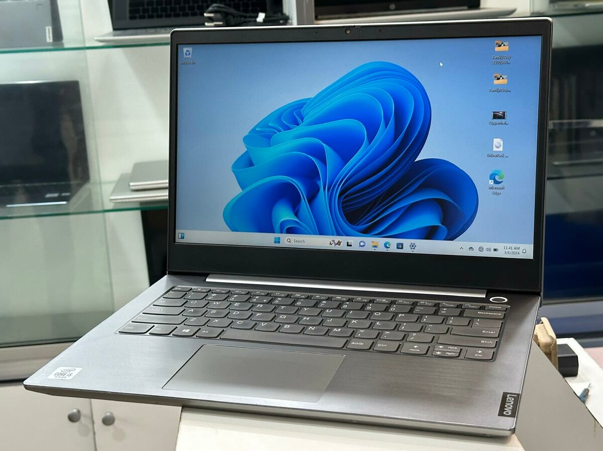 1.8 GHz Intel Core i5-10510U Quad-Core