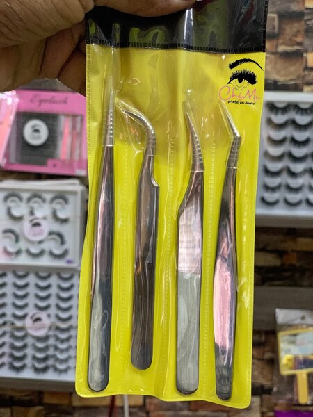 Lash tweezers set
