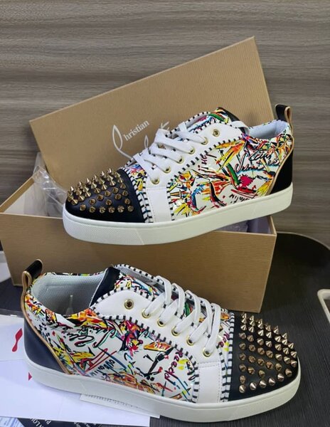 Sneakers à clous colorées