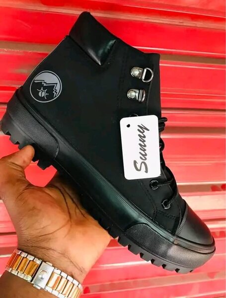 Sunny boots with lacing