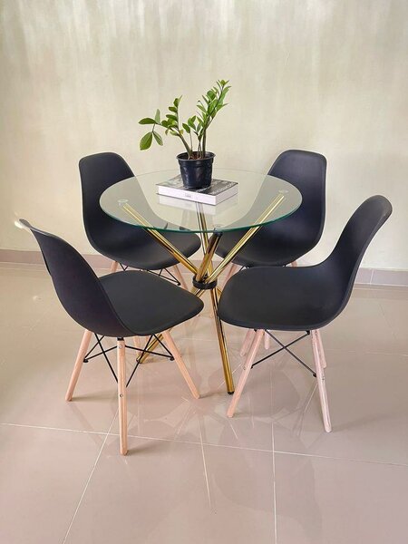 Table à manger en verre moderne