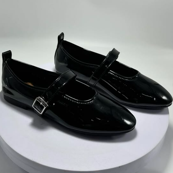 Балетки-это идеальное сочетание комфорта и элегантности. Легкие и стильные, они прекрасно дополняют любой образ, будь то повседневный или праздничный.❤️