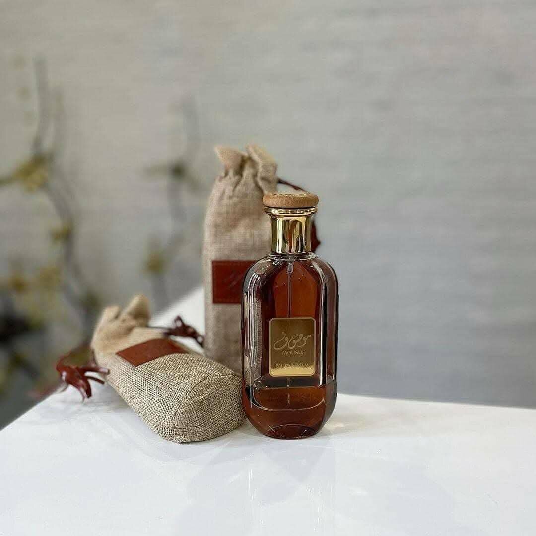 Parfum élégant en flacons