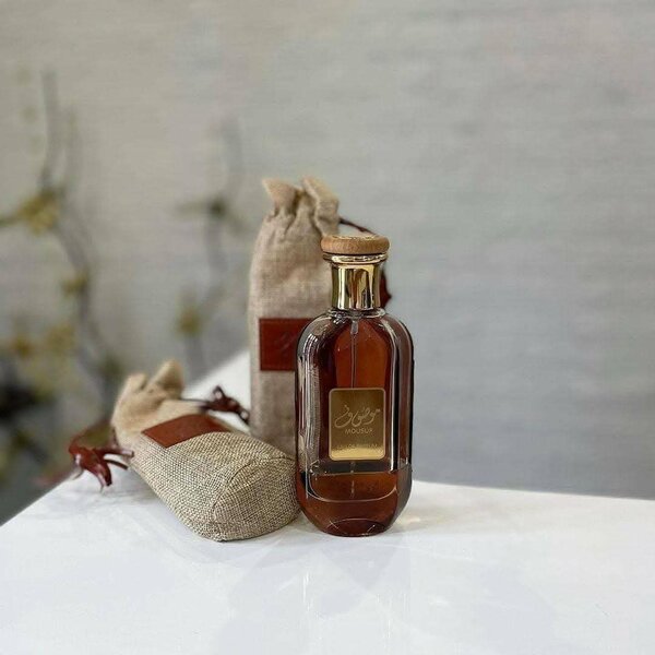 Parfum élégant en flacons