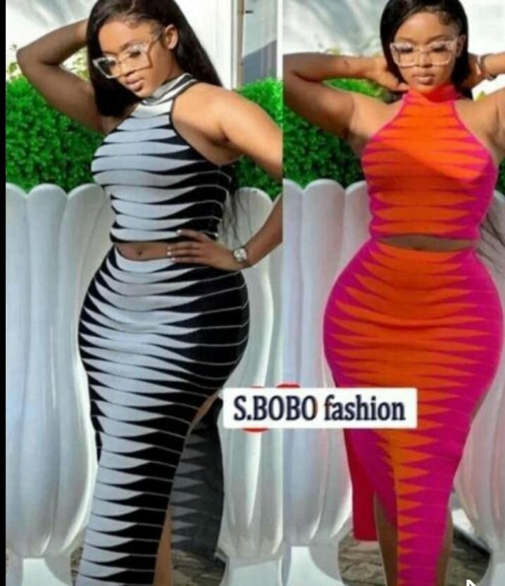 Robe moulante à rayures