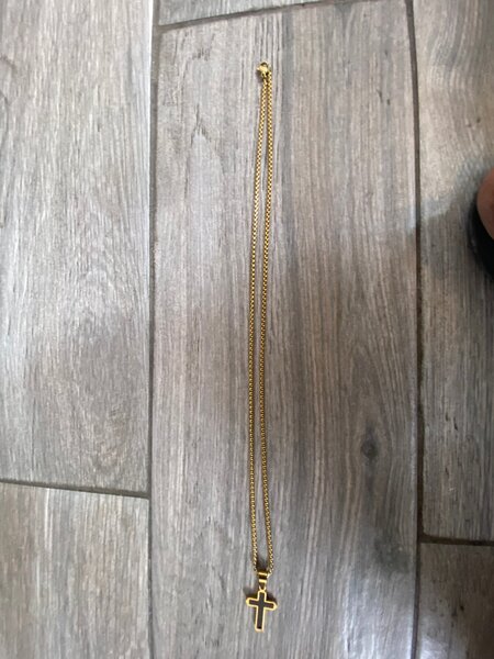 Collier Croix Dorée Élégante