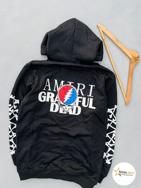 Sweat à capuche graphique moderne