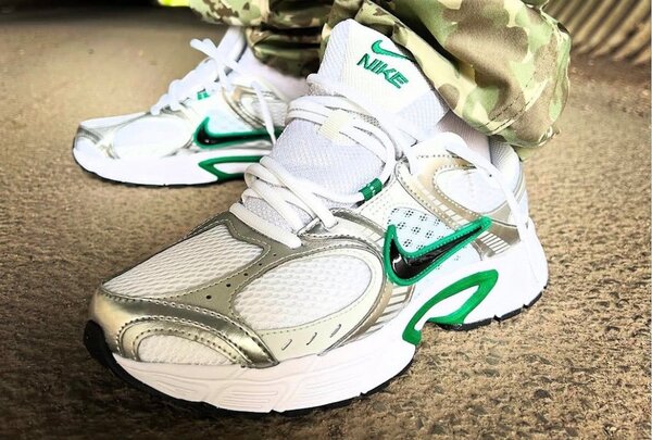 Baskets Nike Air Blanc Argent