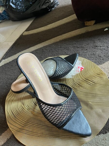 Mules à talons en denim et filet
