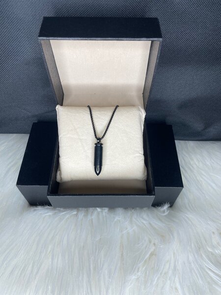 Collier Pendentif Balle Noire