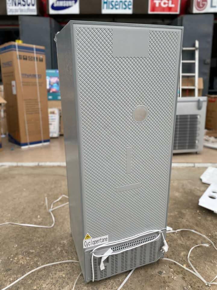 Congélateur vertical moderne