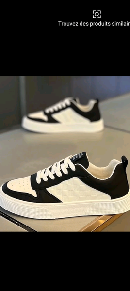 Baskets noires et blanches
