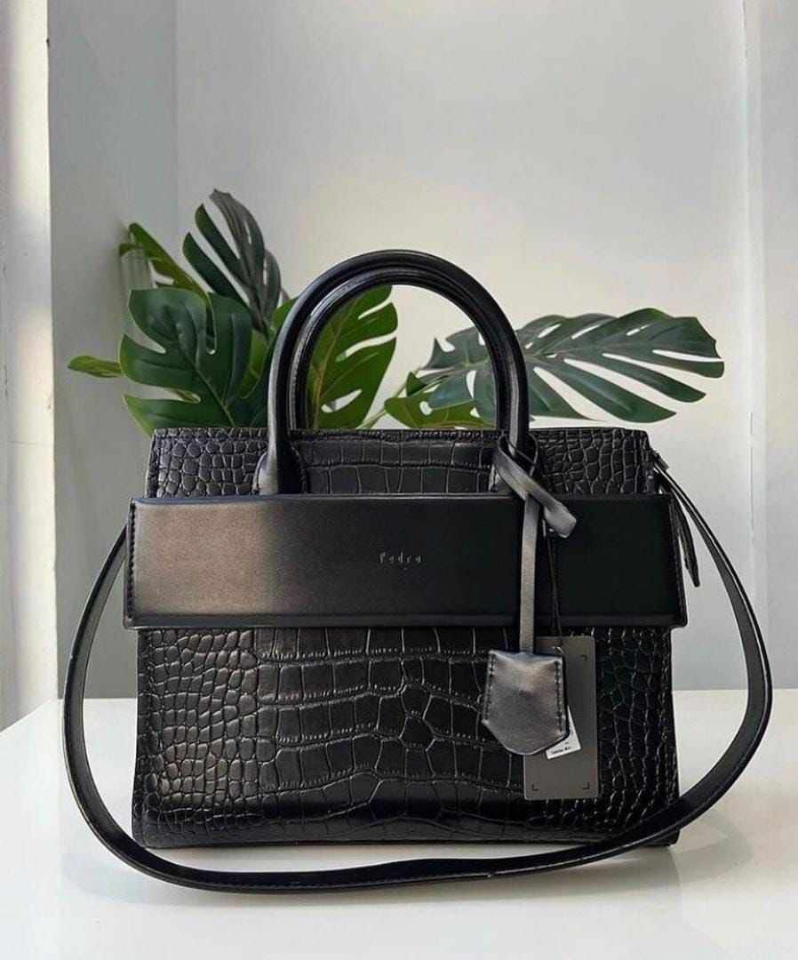 Quality hand bag for the Queens