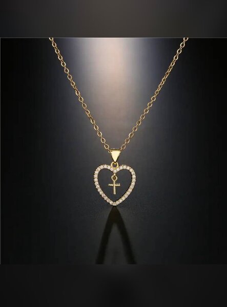 Collier plaqué très bon matière disponible