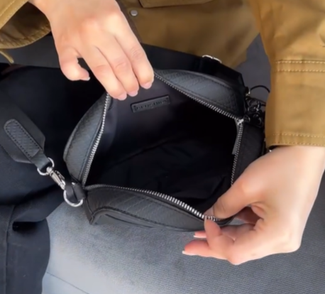 Unisex кроссбоди от BERSHKA черная