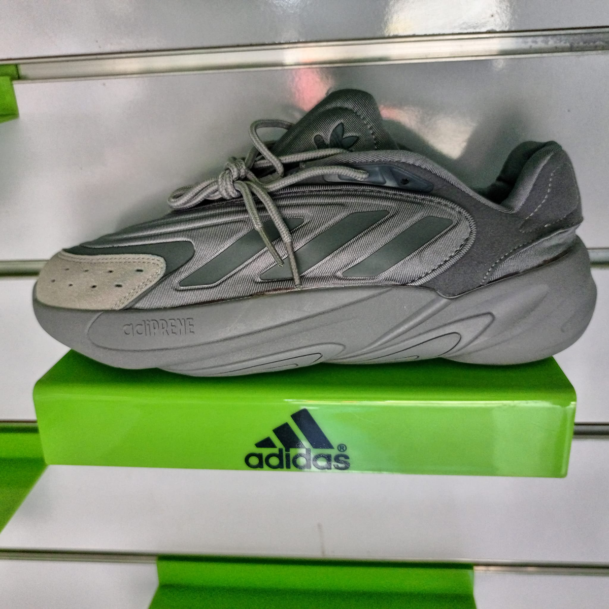 Adidas Ozelia