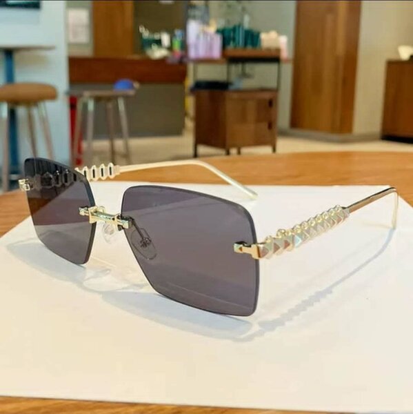 Lunettes de soleil carrées élégantes