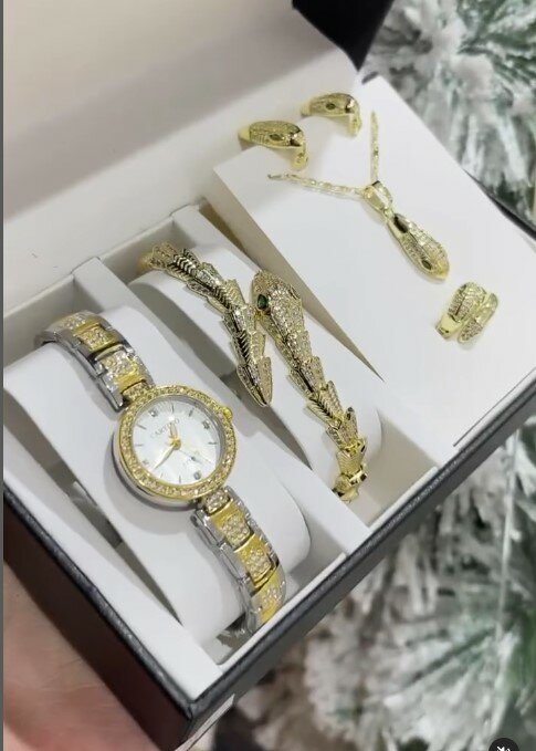 Комплект красивых украшений с часами