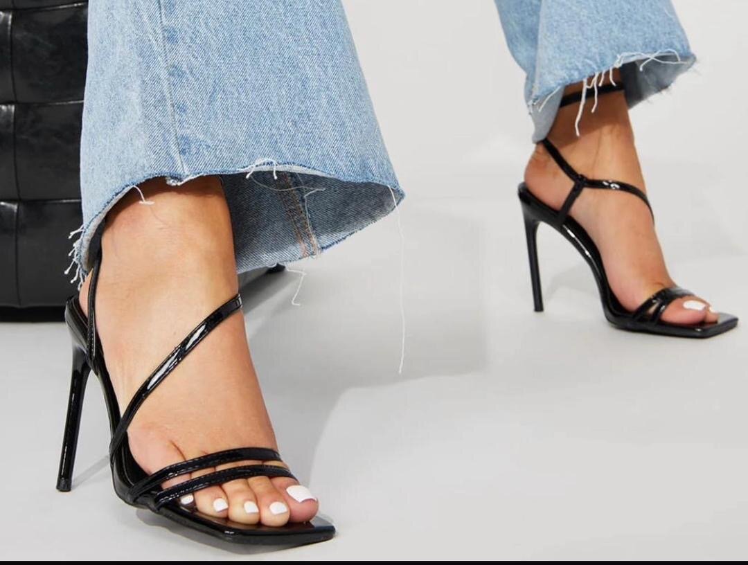 Sandales à talon noir élégant