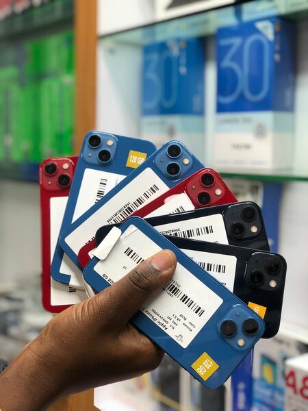 IPHONE 13 (128GB. Quasi neuve)