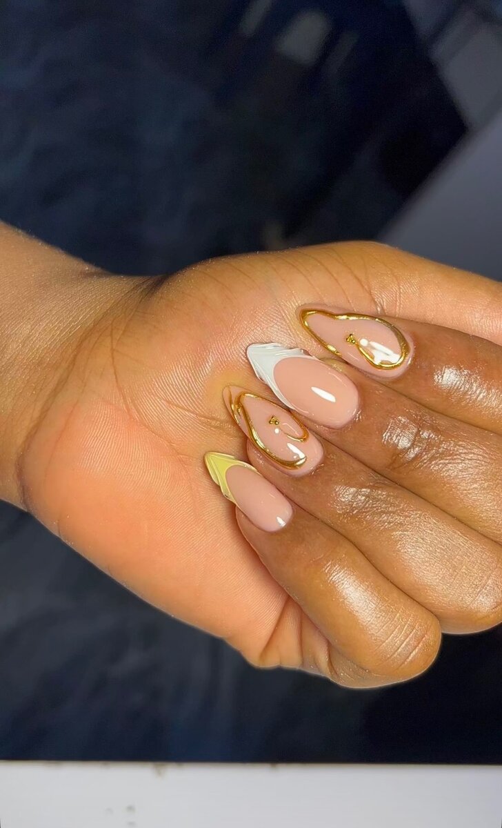 Ongles en gel artistiques