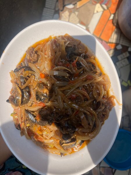 Plat de nouilles aux escargots