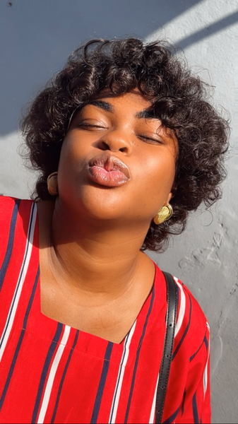 Perruque bouclée naturelle