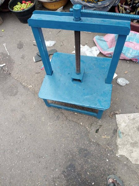 Presse métallique artisanale