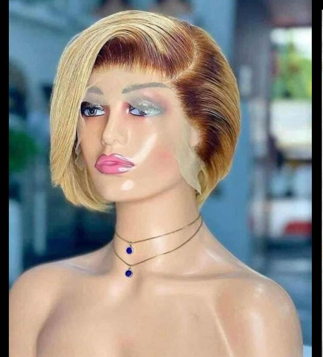 Perruque en Dentelle Colorée