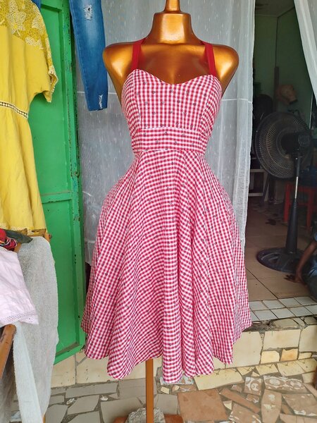 Robe Évasée Carreaux Rouges