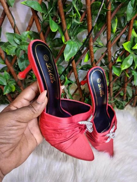 ladies heeled slippers