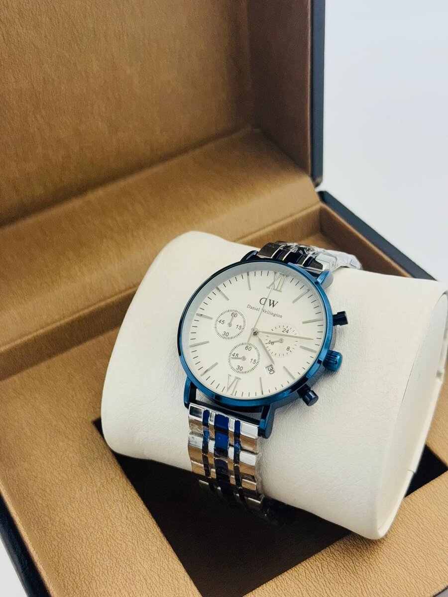 Montre élégante bracelet acier