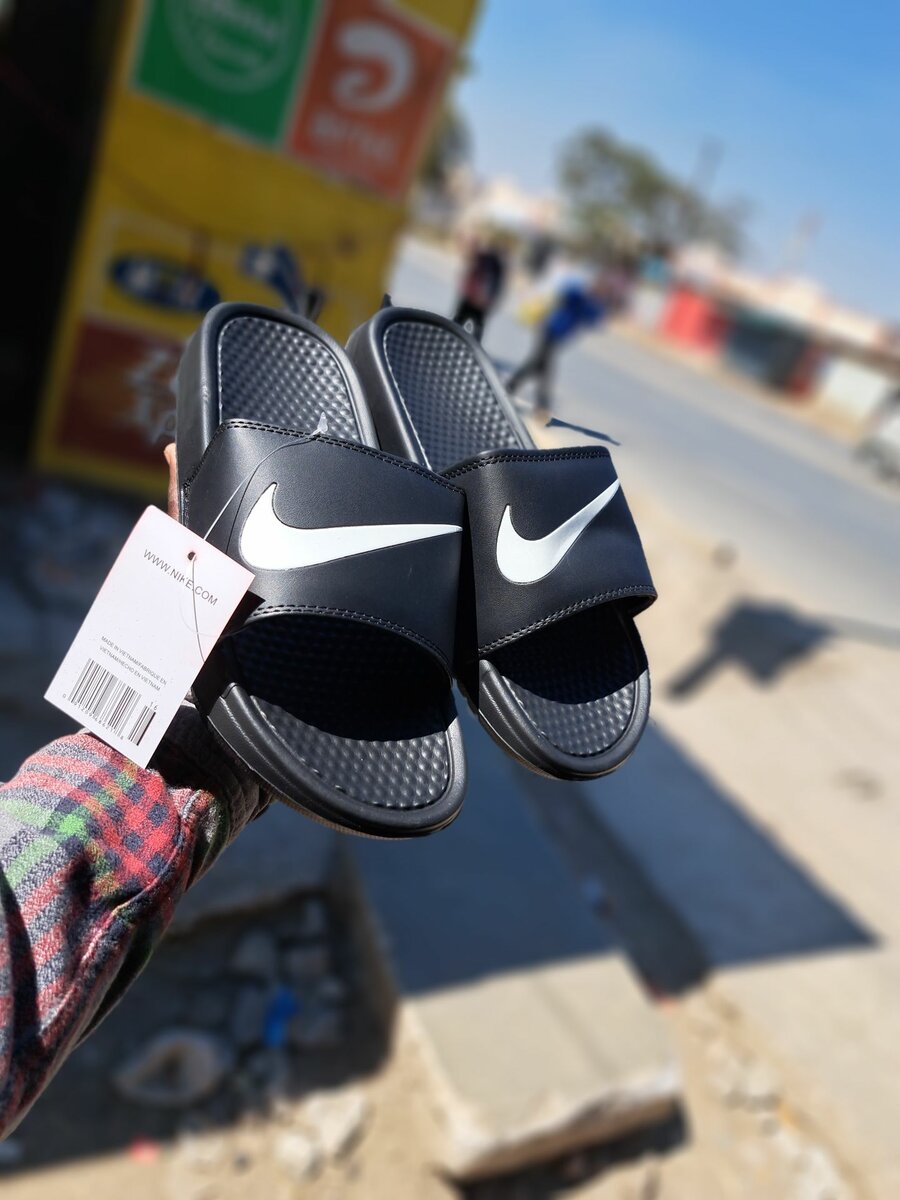 Unisex slides