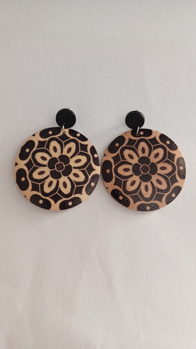 Boucle d'oreille en bois