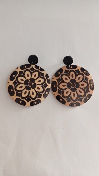 Boucle d'oreille en bois