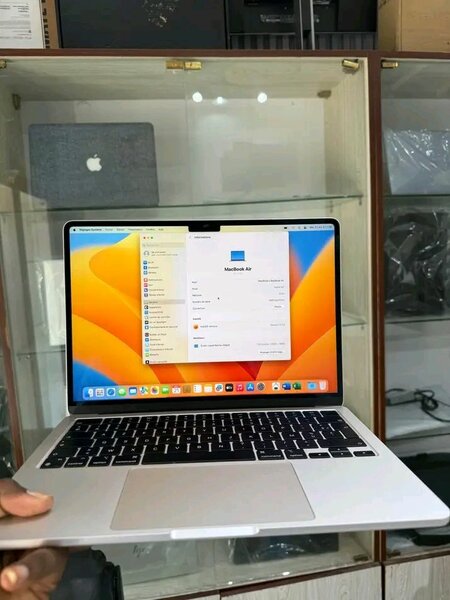 MacBook Air M2 Silver