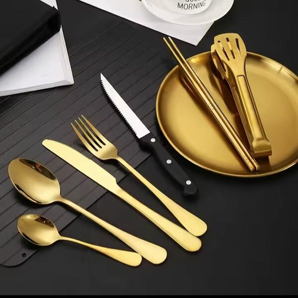 Cutlery set with plate