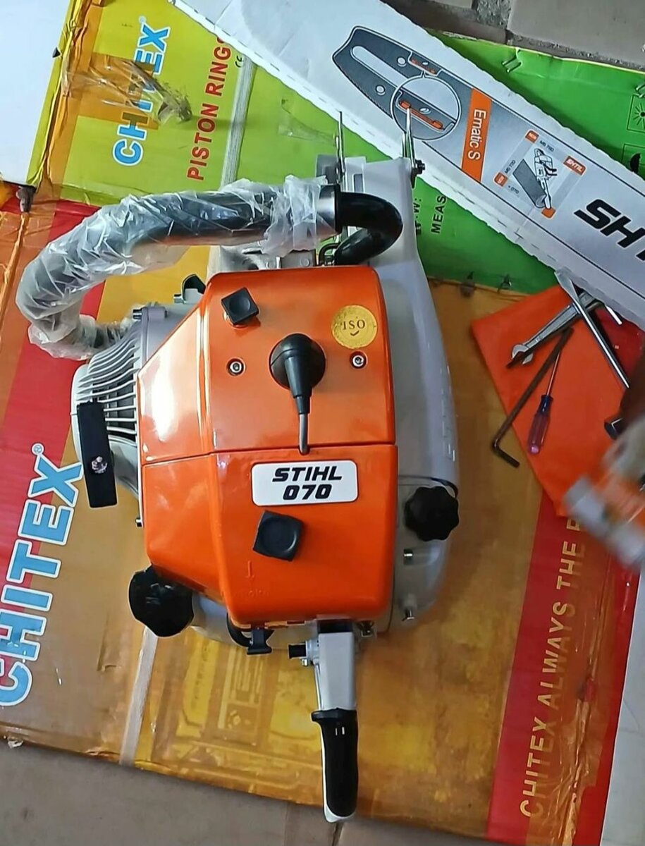 Tronçonneuse professionnel 70cm³