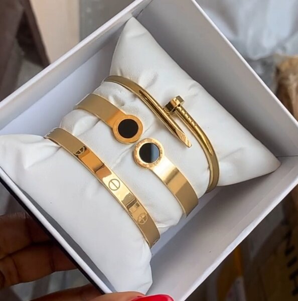 Elegant Gold Bracelet Set