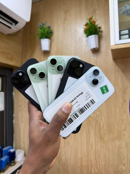 iPhone 15 simple Casi neuf