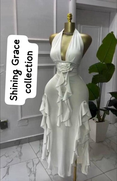 Robe Élégante Blanche Dos Nu