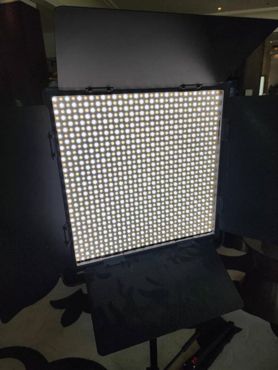 Светодиодная панель Godox LED1000C
